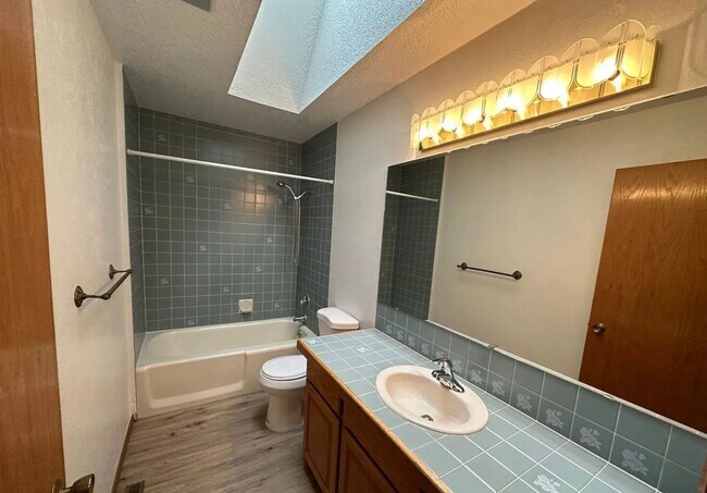 Building Photo - 2 Bed / 2 Bath Home with Lake Views Clubhouse – Hayden Lake