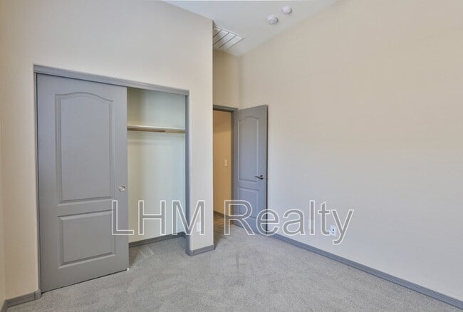 Building Photo - 3156 E Austin Dr