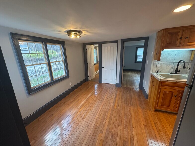 Building Photo - 329 Main St