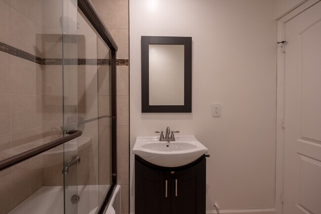 Building Photo - 10930 Oro Vista Ave