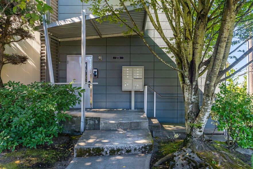 Building Photo - 2731 Boylston Ave E