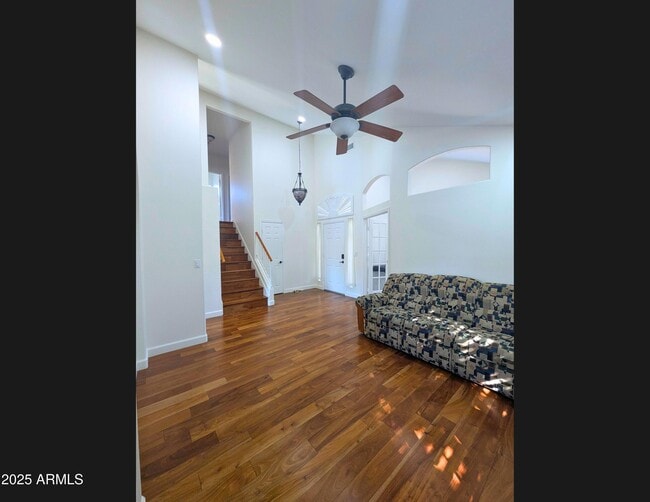 Building Photo - 242 S Sycamore Pl