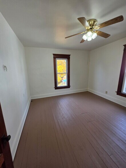 Building Photo - 409 S 3rd St