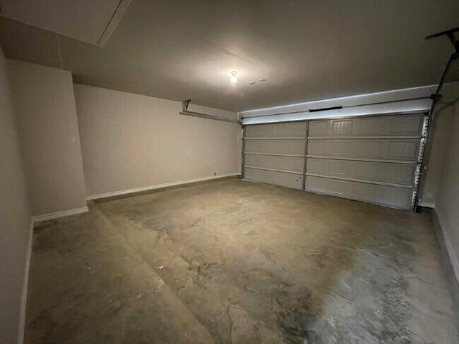 Building Photo - 7726 Merry Oaks Cv