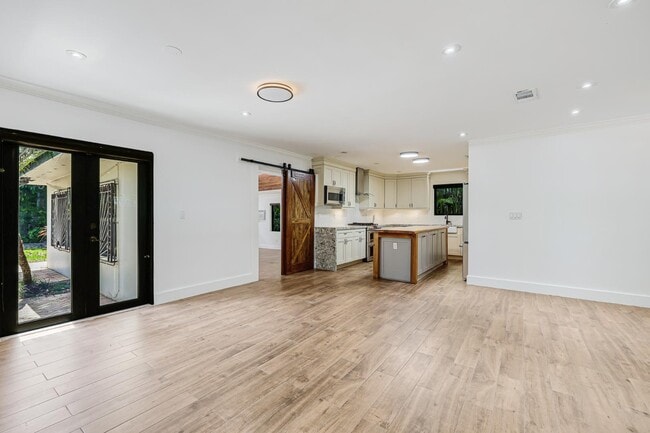Building Photo - 7620 SW 59th Ave