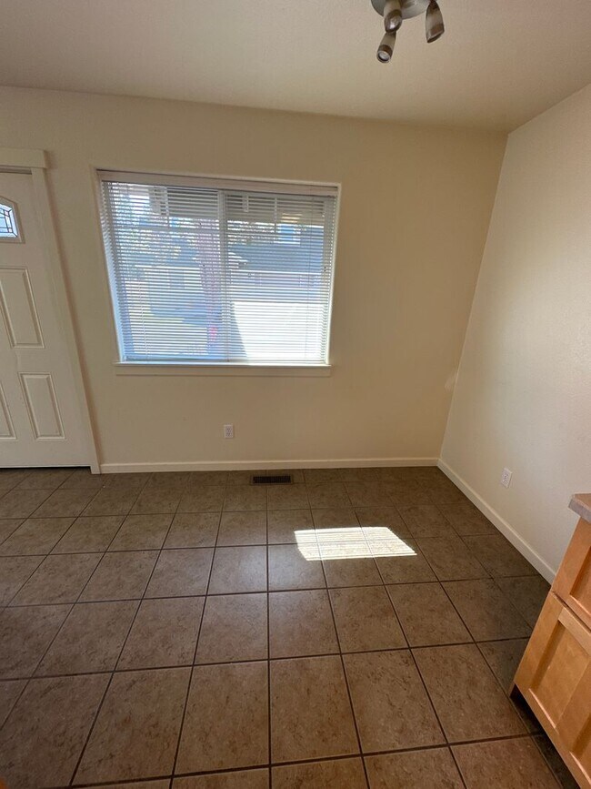 Building Photo - cle11