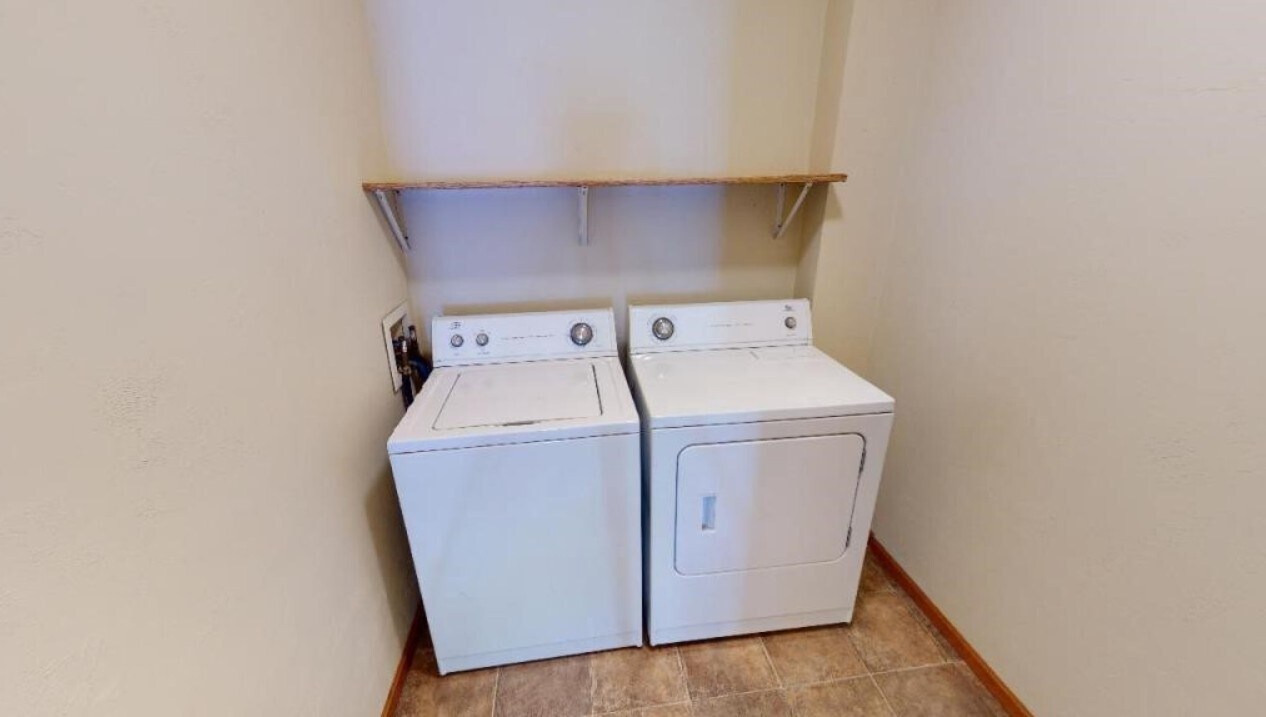 Building Photo - 316 W Center St