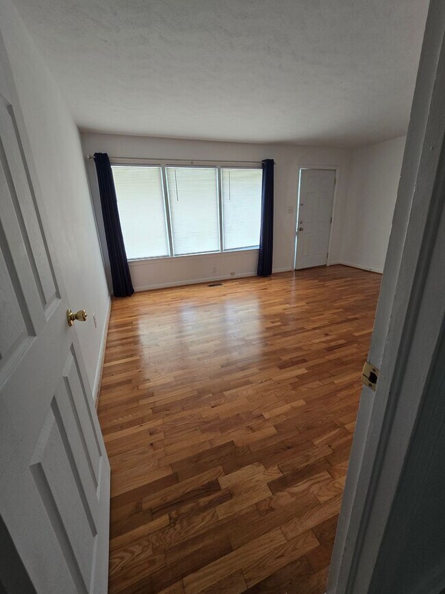 Building Photo - 3120 Phillies Cir