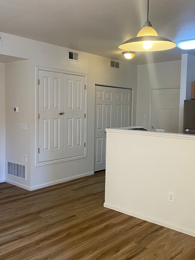 Building Photo - 2541 S Bahama Cir