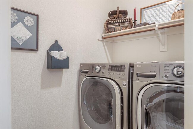 Building Photo - 8803 Falcon View Dr