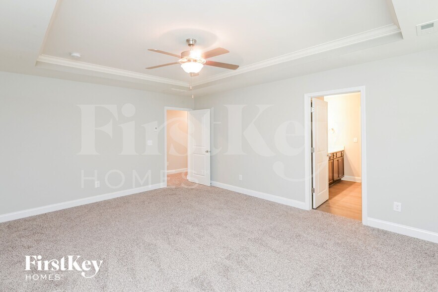 Building Photo - 9131 Marion Oaks Dr