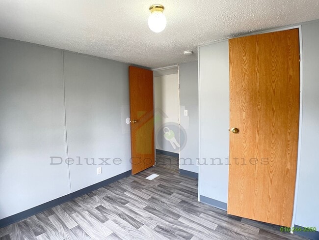 Building Photo - Newly Updated Mobile Home! Spacious 3 Bedroom! Baseline Estates