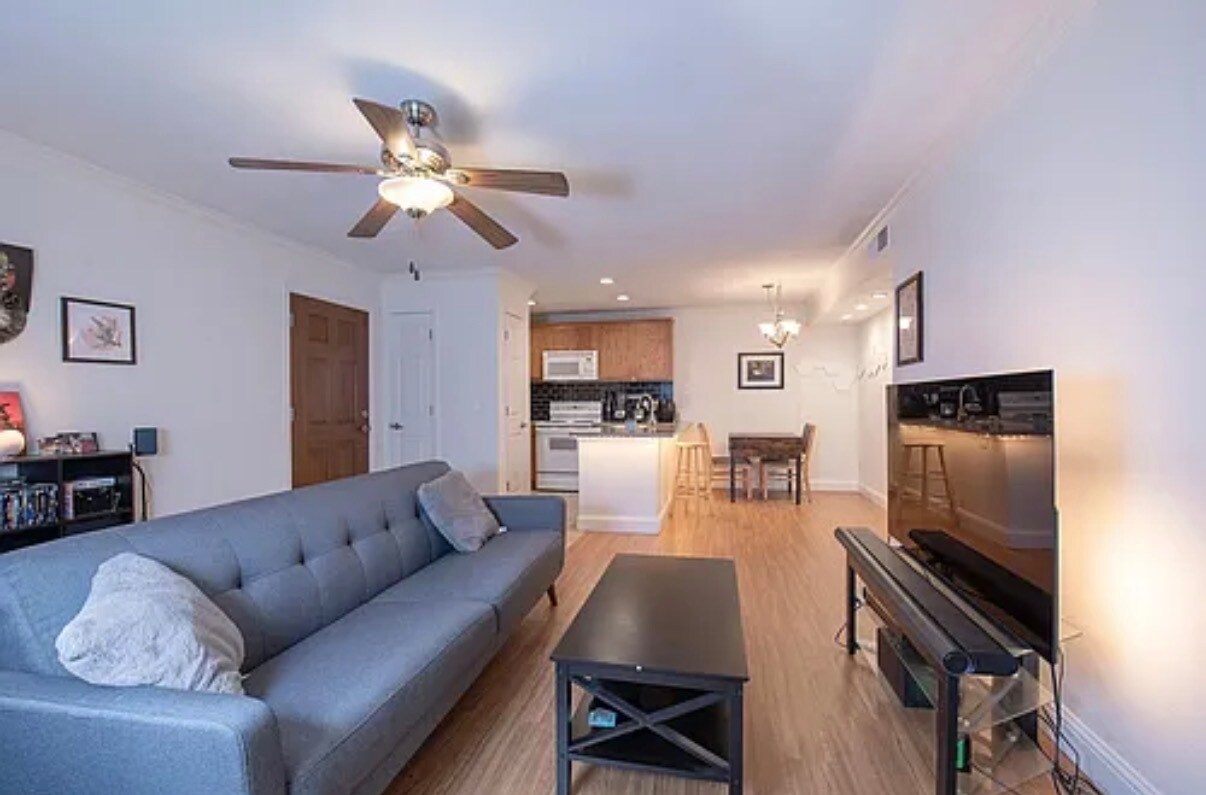 Building Photo - 2909 Huntington Blvd