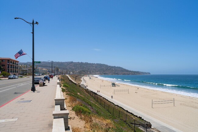 Building Photo - Cozy Redondo Beach Rental