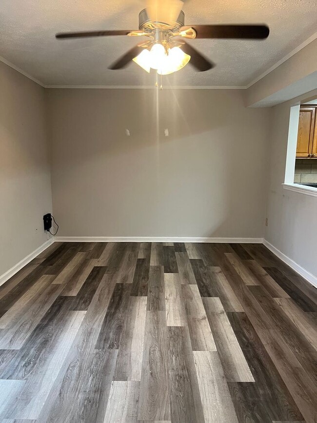 Building Photo - 365 Deputy Ln