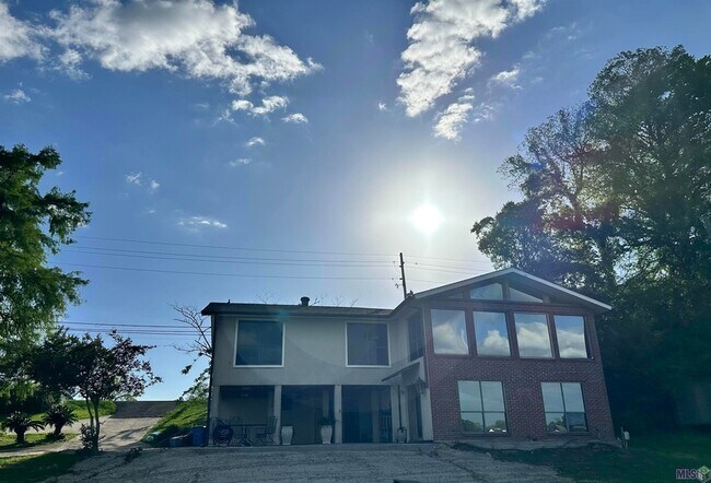 Building Photo - 8174 False River Rd
