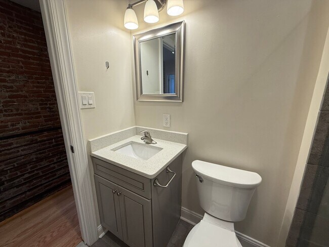Building Photo - Newly Renovated Townhome in Philadelphia