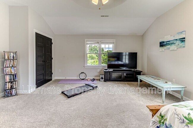Building Photo - 7022 Cayman Ct