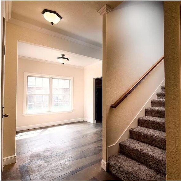 Building Photo - 1834 W Creekmore Dr