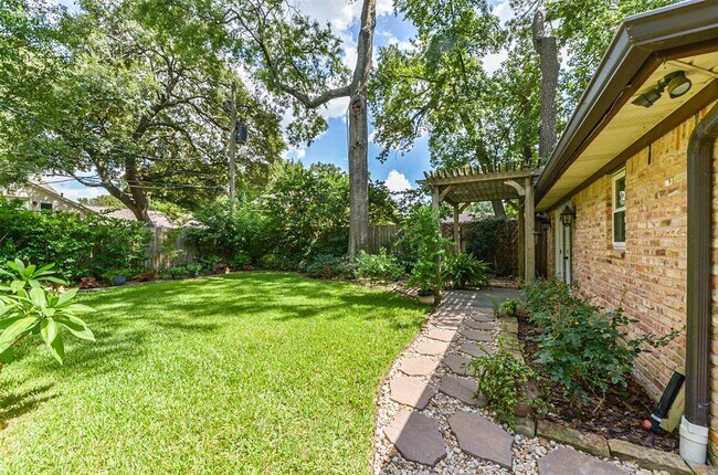 Building Photo - 5006 Shady Nook Ct