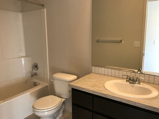 Building Photo - Spacious 4 Bd 2.5 Ba Home in  Camas School District! Upgrades! Close to Parks & Freeway Access!