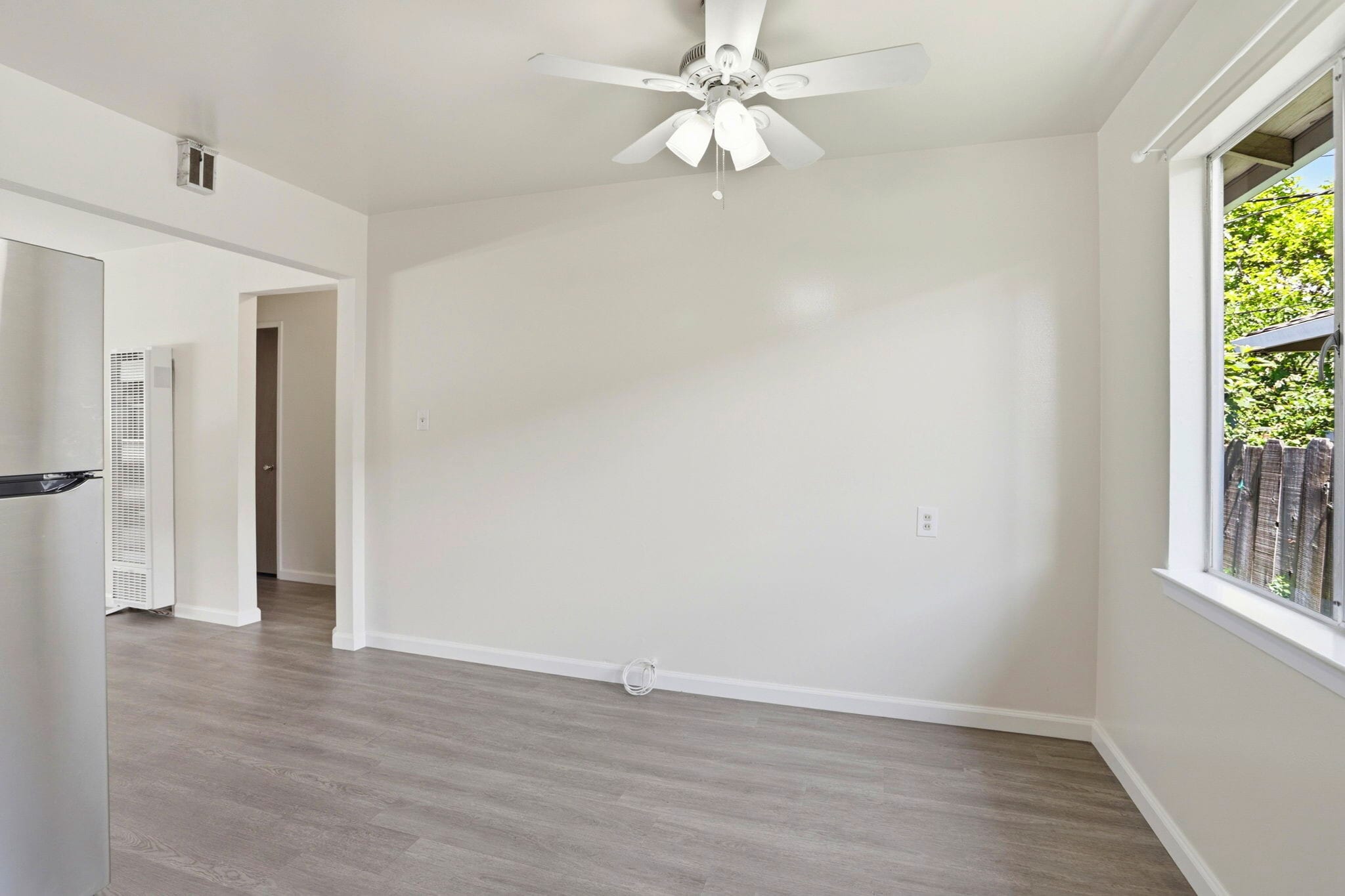 Building Photo - 2105 Royal Dr