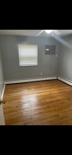 Bedroom - 100 Clinton Springs Ave