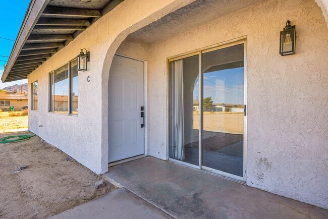 Building Photo - 74077 Cactus Dr