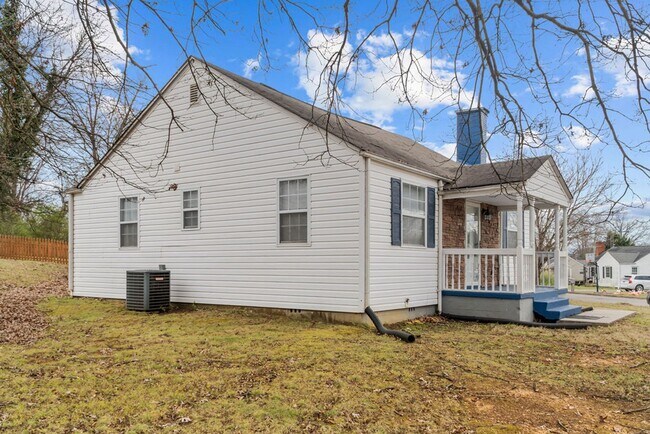 Building Photo - Cozy 3bd/1bth Cottage in Alcoa!