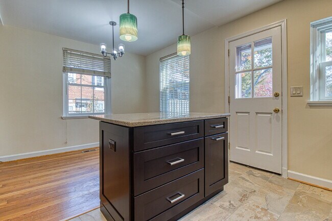 Building Photo - Discover Exceptional Townhouse Living!