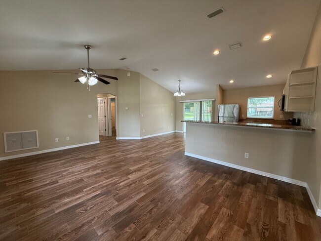 Building Photo - 5300 SE 115th Pl