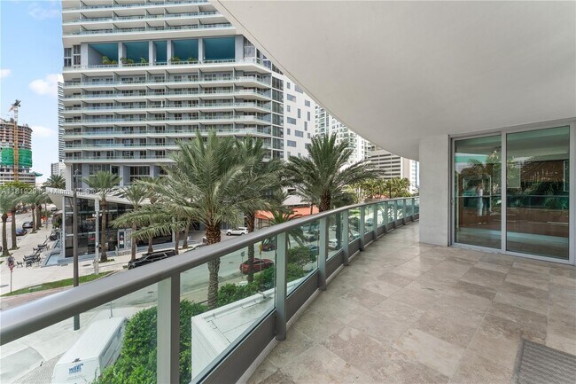 Building Photo - 1331 Brickell Bay Dr