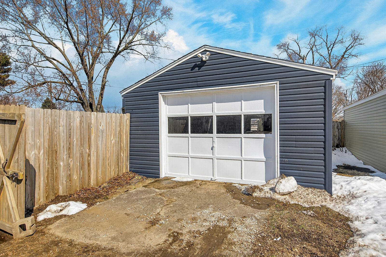 Building Photo - 7407 Saturn St