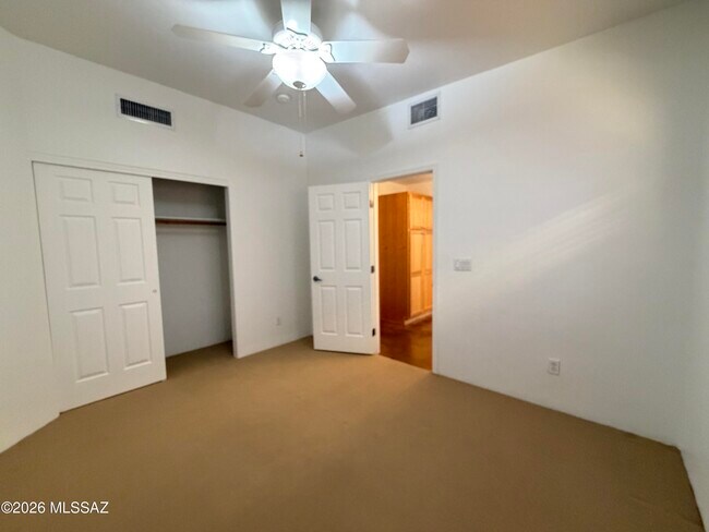 Building Photo - 1401 E English Ivy Ct