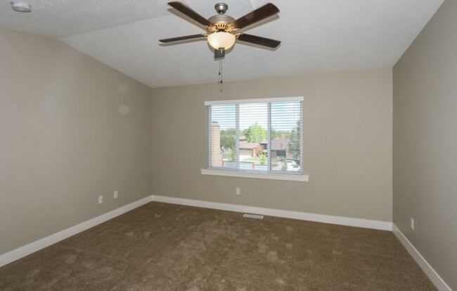Building Photo - Beautiful Taylorsville Townhouse