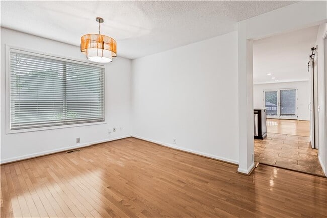 Building Photo - 1016 Muirfield Dr NE