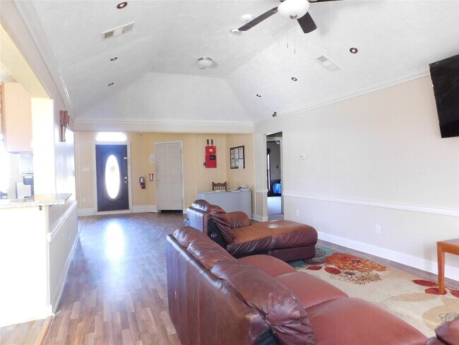 Building Photo - 13203 US-59