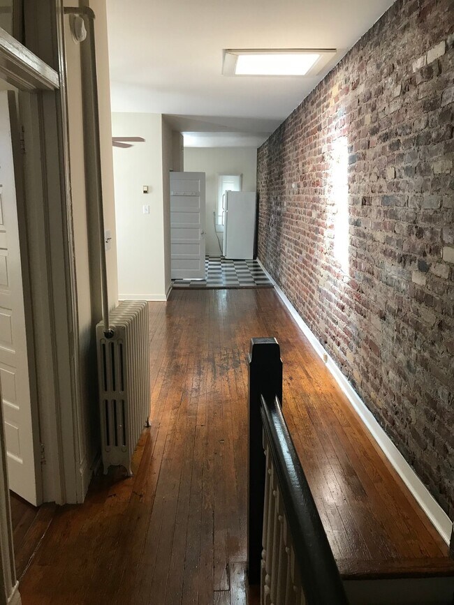 Building Photo - ROWL10N
