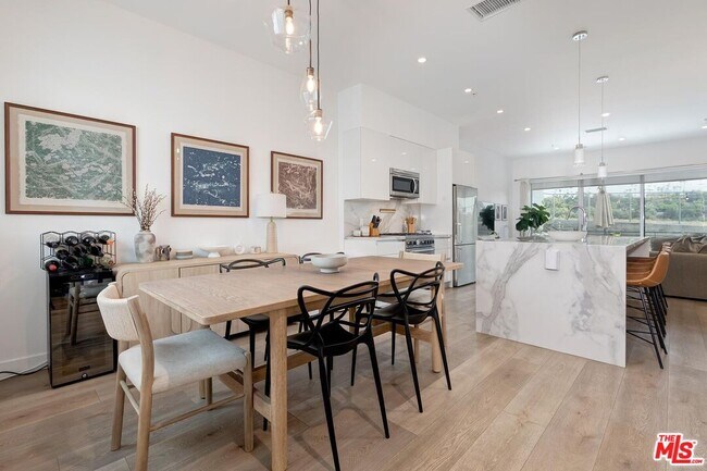 Building Photo - 957 Figueroa Terrace