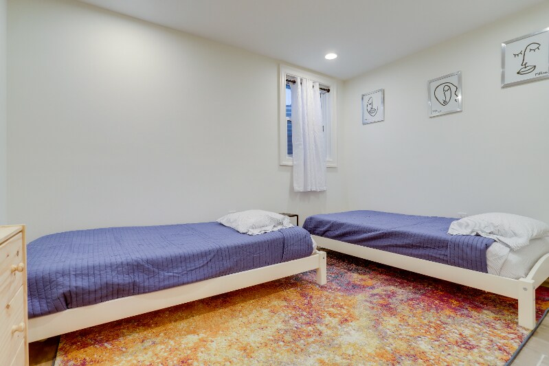 Building Photo - 335 Division Ave NE