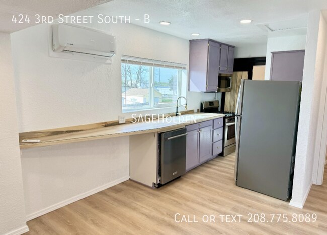 Building Photo - 424 3rd St S