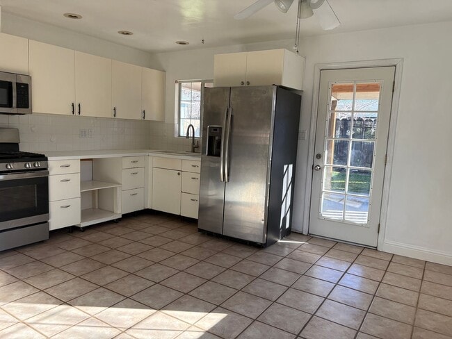 Building Photo - Charming Downtown Tehachapi Rental – 3 Bed | 2 Bath