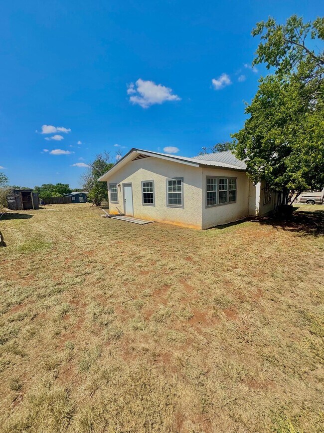 Building Photo - 408 W Luce St