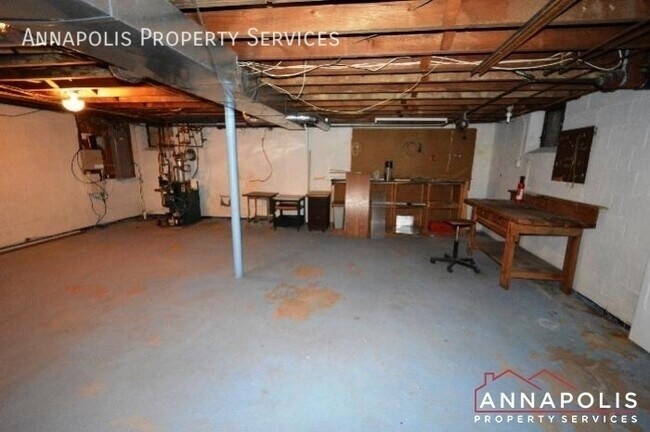 Building Photo - 208 Avondale Cir