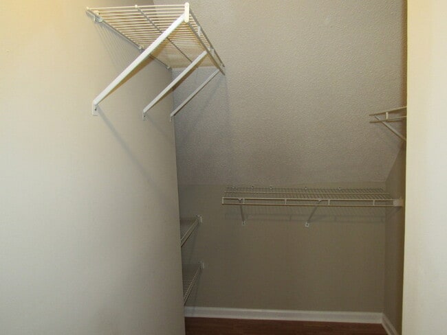 Building Photo - Charming 2-Bed, 2-Bath Townhouse in NW Kno...