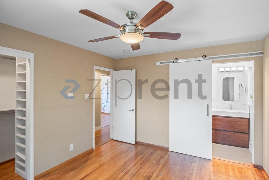 Building Photo - Unit
