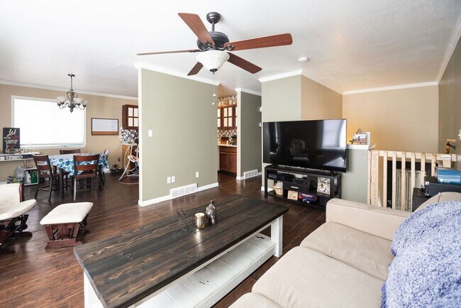 Building Photo - 117 43rd Ave Ct
