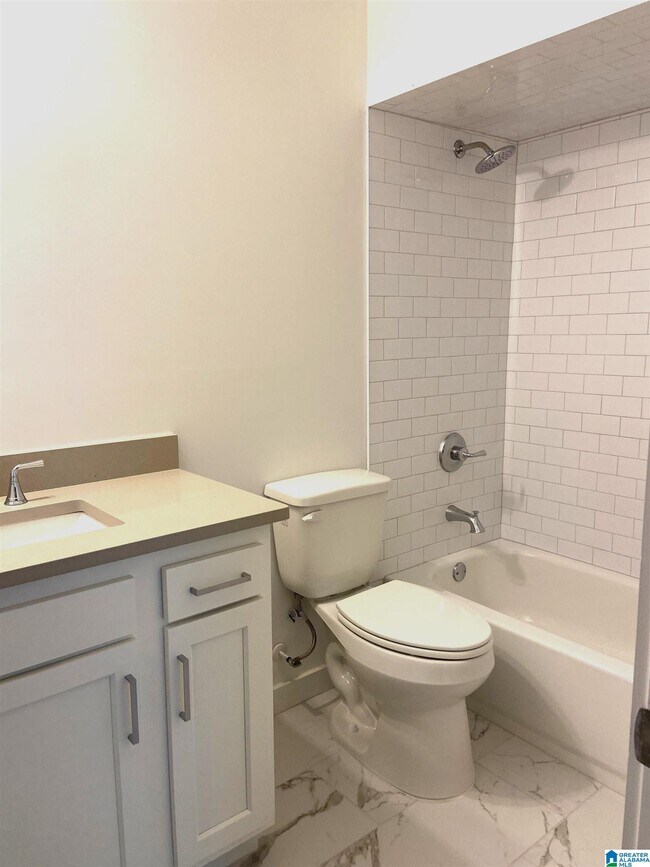 Building Photo - 1719 13th Ct S