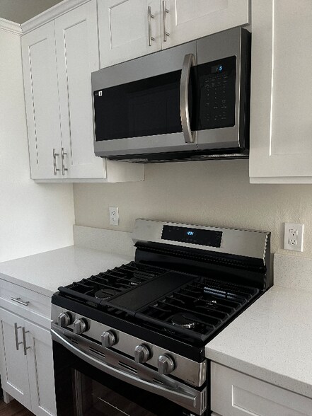 Building Photo - 1348 Olivine Ave