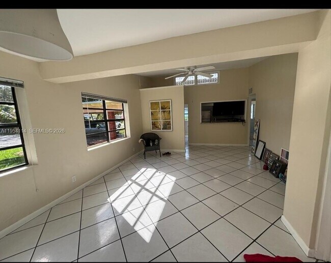 Building Photo - 2719 Taylor St